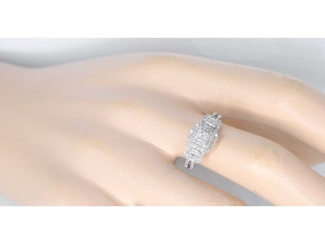 Witgouden trinity ring met diamanten - afbeelding 4 van  7