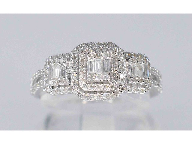 Witgouden trinity ring met diamanten - afbeelding 5 van  7