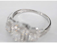 Witgouden trinity ring met diamanten - afbeelding 7 van  7