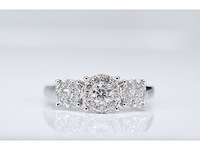 Witgouden trinity ring met diamanten - afbeelding 6 van  9