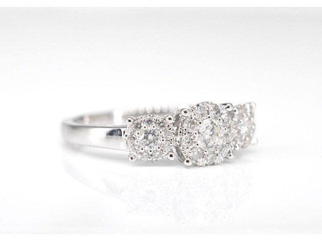 Witgouden trinity ring met diamanten - afbeelding 4 van  9