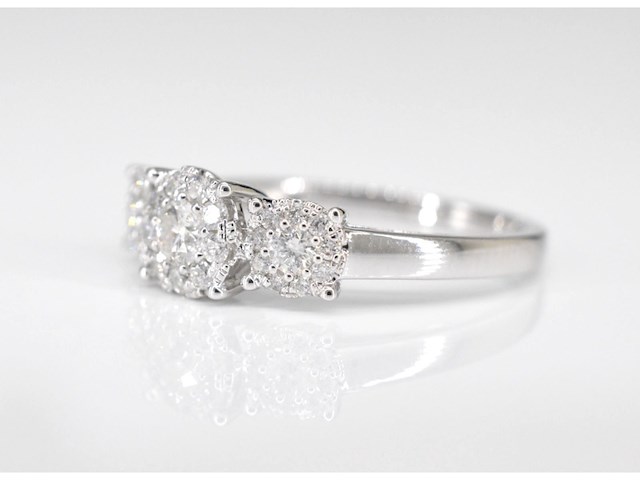 Witgouden trinity ring met diamanten - afbeelding 5 van  9