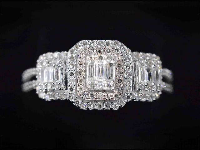 Witgouden trinity ring met diamanten - afbeelding 1 van  8