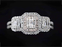 Witgouden trinity ring met diamanten - afbeelding 1 van  8