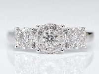 Witgouden trinity ring met diamanten - afbeelding 1 van  9