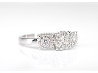 Witgouden trinity ring met diamanten - afbeelding 4 van  9
