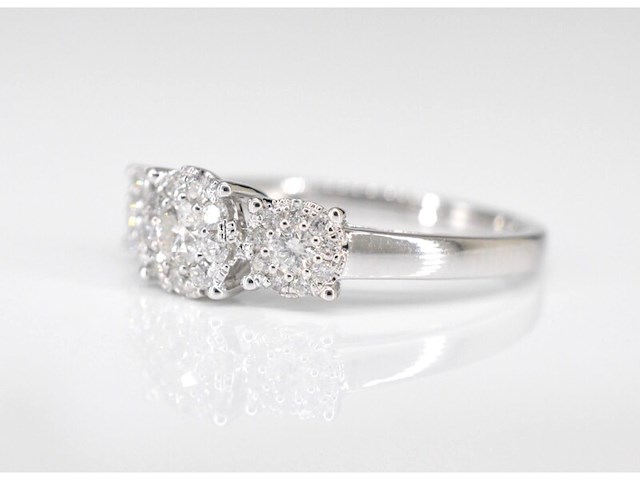 Witgouden trinity ring met diamanten - afbeelding 5 van  9