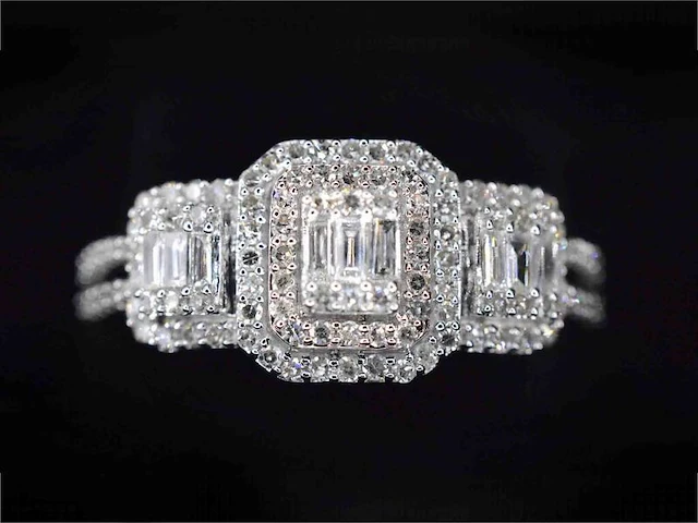Witgouden trinity ring met diamanten - afbeelding 1 van  8