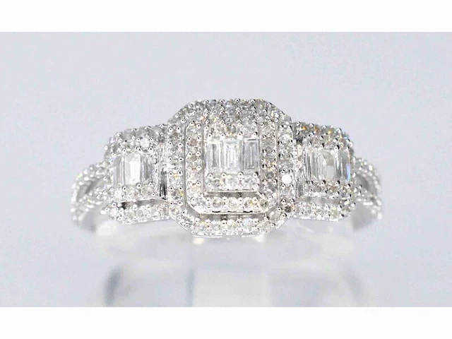 Witgouden trinity ring met diamanten - afbeelding 4 van  8