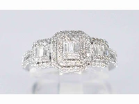Witgouden trinity ring met diamanten - afbeelding 4 van  8