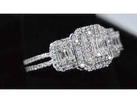 Witgouden trinity ring met diamanten - afbeelding 5 van  8