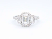 Witgouden trinity ring met een grote emerald cut diamant - afbeelding 5 van  11