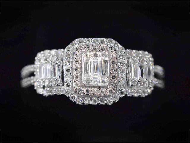 Witgouden trinity ring met natuurlijke diamanten - afbeelding 1 van  8