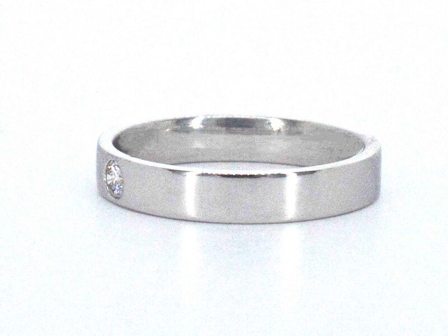 Witgouden trouwring met een natuurlijke briljant geslepen diamant - afbeelding 3 van  6