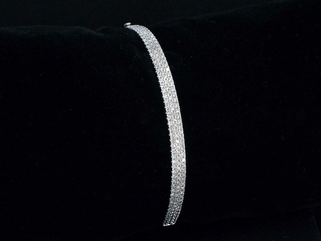 Witgouden vaste armband met briljant geslepen diamant - afbeelding 1 van  8
