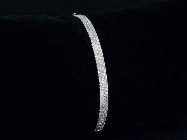 Witgouden vaste armband met briljant geslepen natuurlijke diamant - afbeelding 1 van  8
