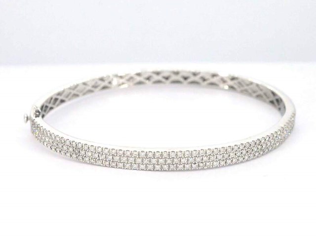 Witgouden vaste armband met briljant geslepen natuurlijke diamant - afbeelding 3 van  8