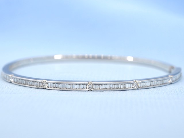 Witgouden vaste armband met diamanten - afbeelding 1 van  5