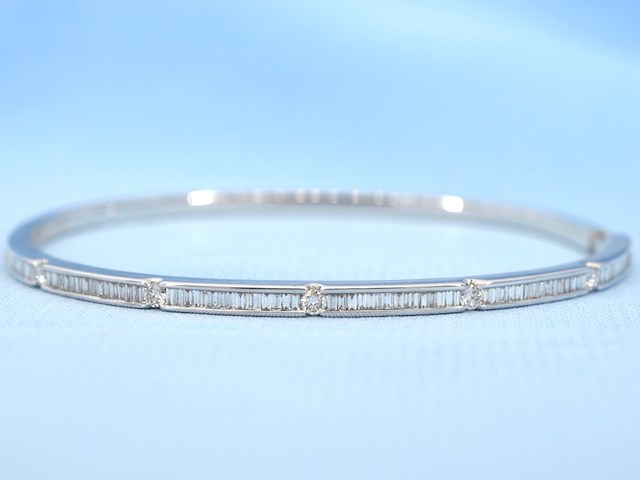 Witgouden vaste armband met diamanten - afbeelding 1 van  7