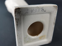 Witporseleinen maria met kind onder glazen stolp - afbeelding 5 van  5