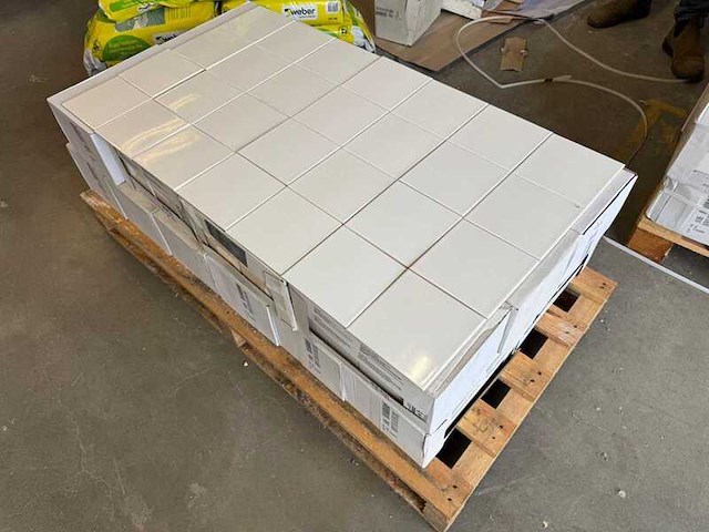 Witte glans wandtegels 14,8×14,8 cm - 34,16 m², wit - afbeelding 1 van  4