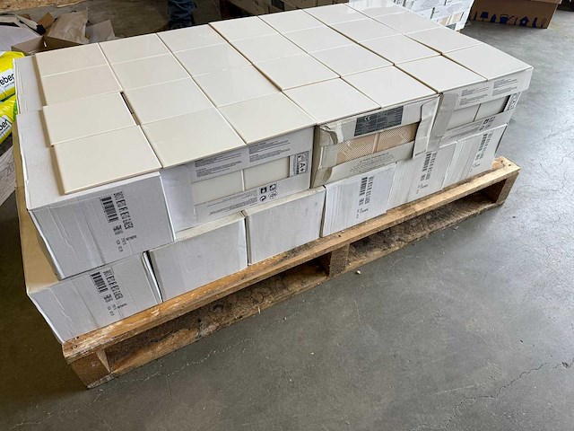 Witte glans wandtegels 14,8×14,8 cm – 23 pakken / ca. 34,16 m² - afbeelding 3 van  4