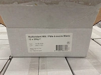 Witte rolfondant (250g) (444x) - afbeelding 3 van  5