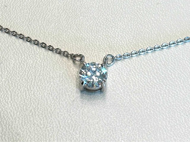 Witte solitair halsketting met hoogwaardige briljant - afbeelding 1 van  4