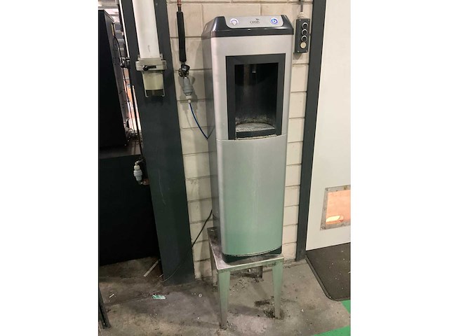 Wittenborg koffiemachine met koelkast en tafel - afbeelding 4 van  13