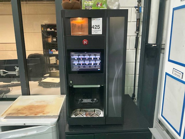 Wittenborg koffiemachine met koelkast en tafel - afbeelding 7 van  13