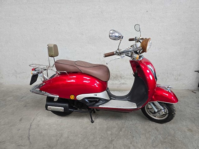 Wlie - snor scooter - retro - moped $t 25km uitvoering f817ff - afbeelding 1 van  3