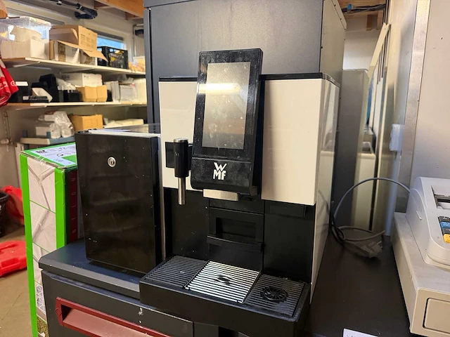 Wmf - professionele volautomatische koffiemachine - afbeelding 1 van  7