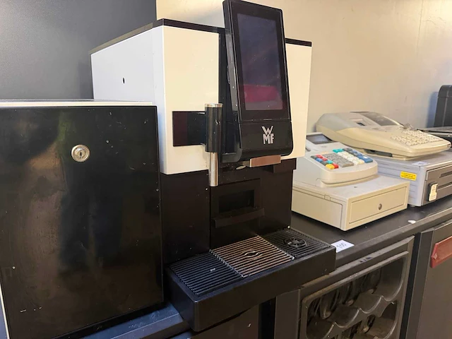Wmf - professionele volautomatische koffiemachine - afbeelding 6 van  7