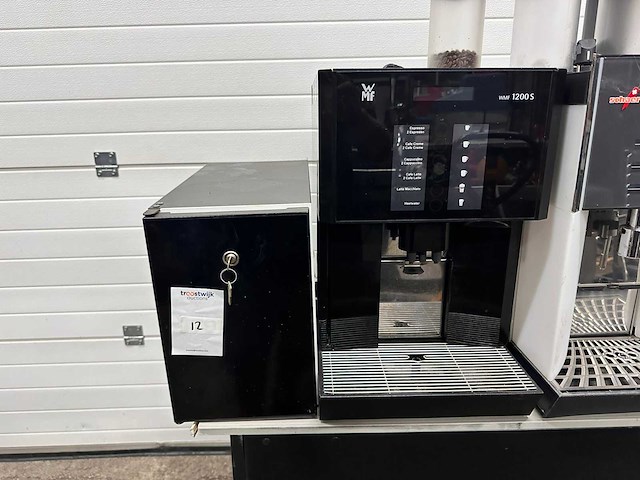 Wmf 1200s koffiemachine met melkkoeler - afbeelding 1 van  5