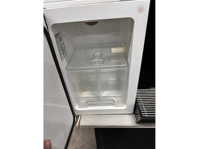 Wmf 1200s koffiemachine met melkkoeler - afbeelding 4 van  5