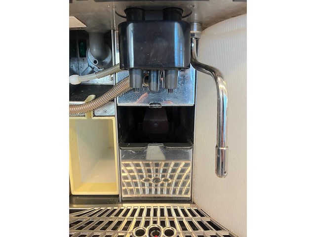 Wmf 1400 - warme- drankenautomaat met melkkoeler - afbeelding 13 van  21