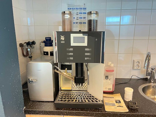Wmf 1400 - warme- drankenautomaat met melkkoeler - afbeelding 1 van  21