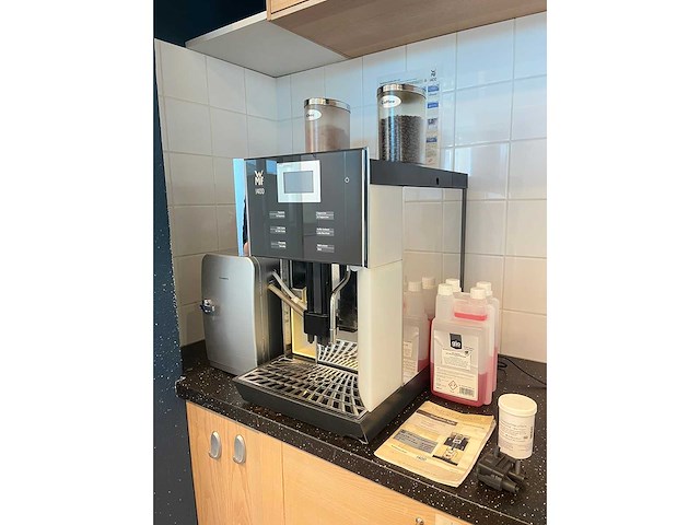 Wmf 1400 - warme- drankenautomaat met melkkoeler - afbeelding 2 van  21