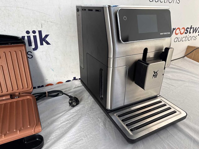 Wmf perfection 640 - compacte volautomatische koffiemachine met perfecte personalisatie|george foreman fit grill medium koper – contactgrill - afbeelding 3 van  3
