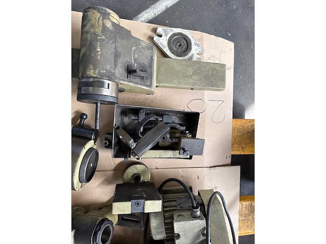 Wmw gotha - swu250 2 - tool grinding machine - 1982 - afbeelding 8 van  21