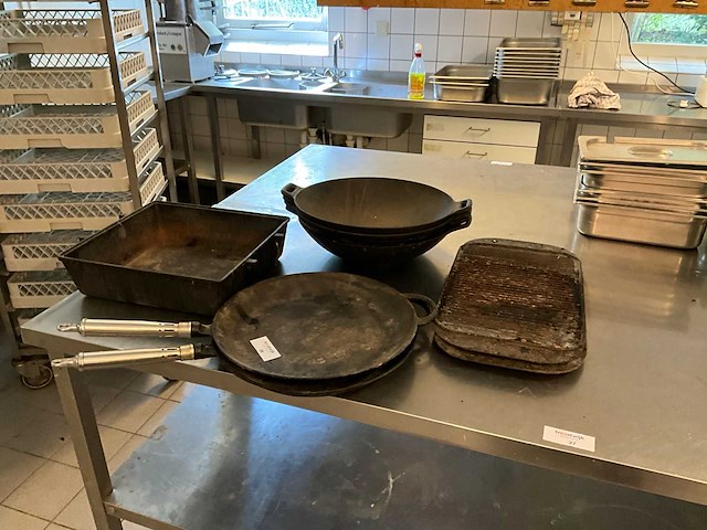 Wokpannen en braadslede (9x) - afbeelding 1 van  4