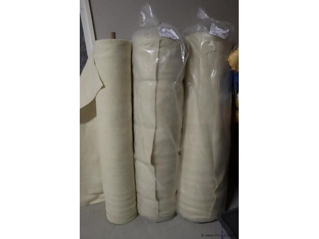 Wol. stofferingssilt kruidenwit; v-3-400-sw-160-203 - 3 rollen - afbeelding 1 van  4