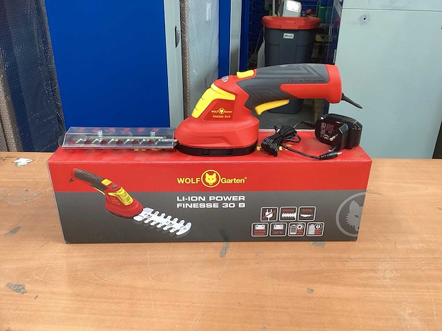 Wolf-garten li-ion power finesse 30 b heggenschaar incl. acculader - afbeelding 1 van  7