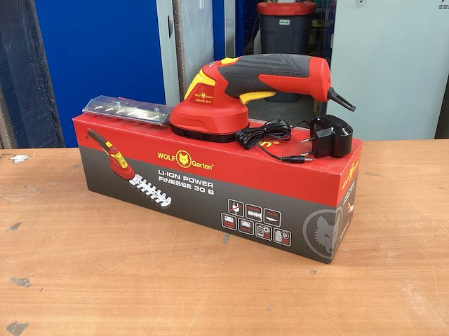 Wolf-garten li-ion power finesse 30 b heggenschaar incl. acculader - afbeelding 2 van  7