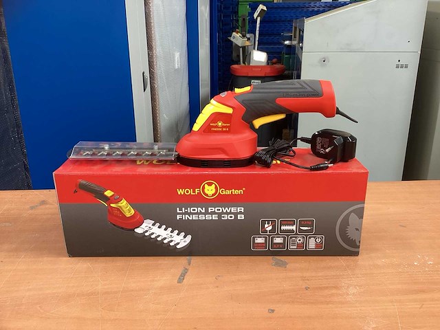 Wolf-garten li-ion power finesse 30 b heggenschaar incl. acculader - afbeelding 7 van  7