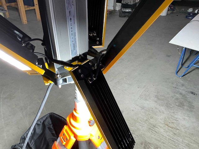 Workpro 30077 lichtmast ip65 ongebruikt - afbeelding 3 van  9