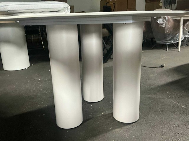 Wout keramisch taupe creamy eetkamertafel rond 130cm - afbeelding 4 van  4