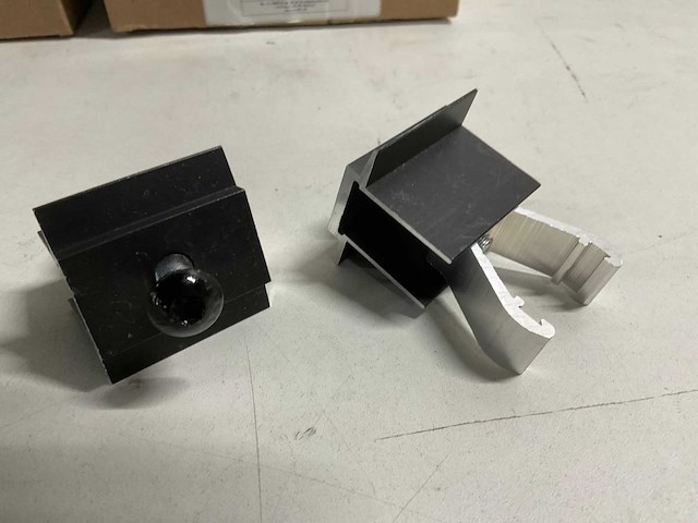 Wurth - aluminium middenklemmen voor montage zonnepanelen (80x) - afbeelding 1 van  3