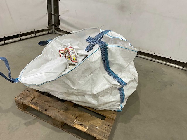 Wurth - partij siliconen schuim en diversen - afbeelding 1 van  5