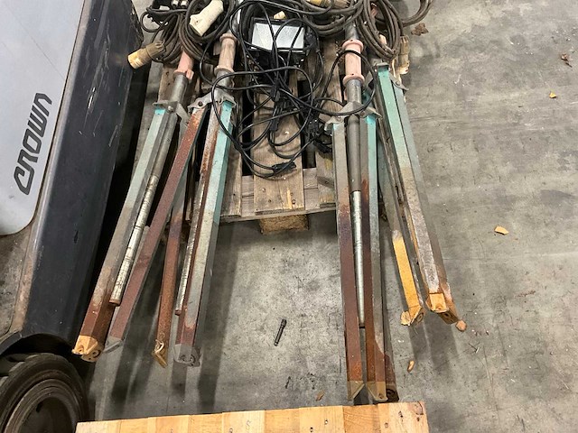 Wws 100watt bouwlamp op statief (4x) - afbeelding 4 van  5